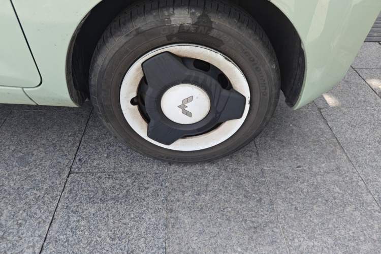 Used Wuling Hongguang MINIEV 2022 Enjoy Edition Lithium-Ion Battery Right Front Wheel Hub