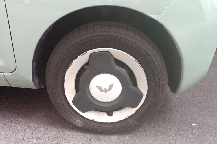 Used Wuling Hongguang MINIEV 2022 Macaron Premium Model – Lithium Ternary Battery Right Front Wheel Hub