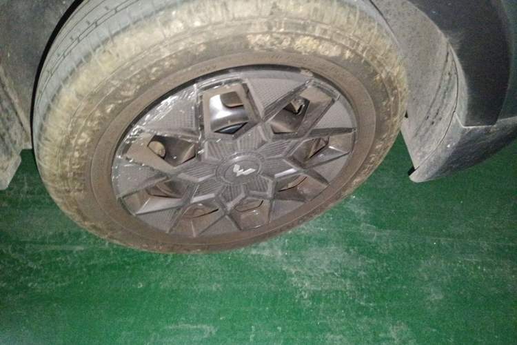 Used Wuling Hongguang MINIEV 2022 GAMEBOY 200km Play Edition with Lithium Iron Phosphate Right Front Wheel Hub