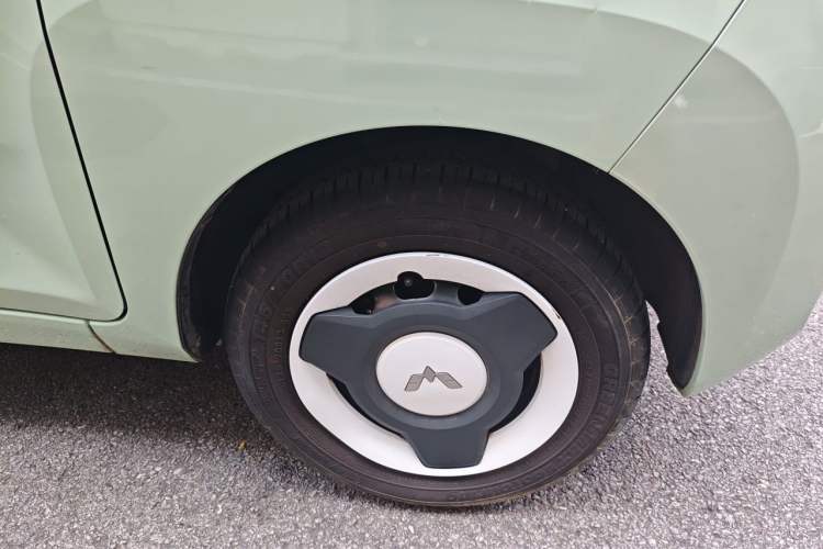 Used Wuling Hongguang MINIEV 2022 Macaron Premium Model – Lithium Iron Phosphate Right Front Wheel Hub