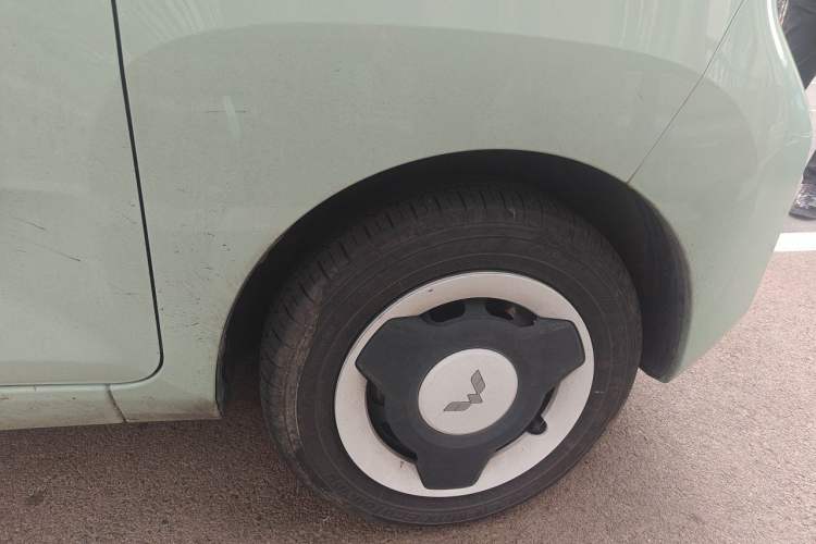 Used Wuling Hongguang MINIEV 2022 Macaron Premium Model – Lithium Iron Phosphate Right Front Wheel Hub