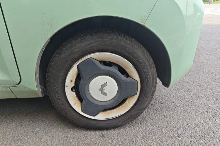 Used Wuling Hongguang MINIEV 2022 Macaron Premium Model – Lithium Iron Phosphate Right Front Wheel Hub