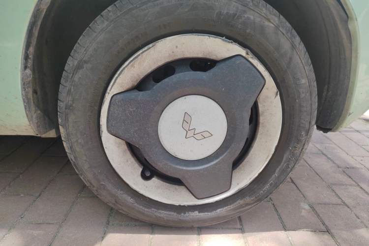 Used Wuling Hongguang MINIEV 2022 Macaron Premium Model – Lithium Iron Phosphate Right Front Wheel Hub