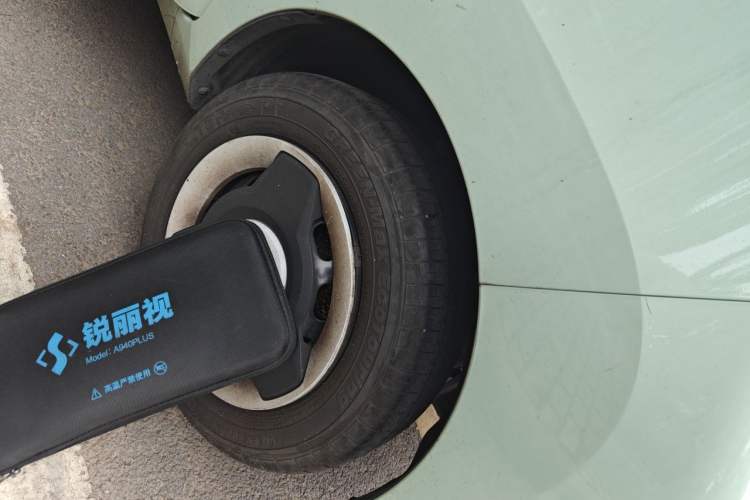 Used Wuling Hongguang MINIEV 2022 Enjoy Edition Lithium-Ion Battery Right Front Wheel Hub