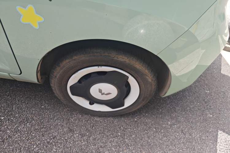 Used Wuling Hongguang MINIEV 2022 Macaron Premium Model – Lithium Iron Phosphate Right Front Wheel Hub