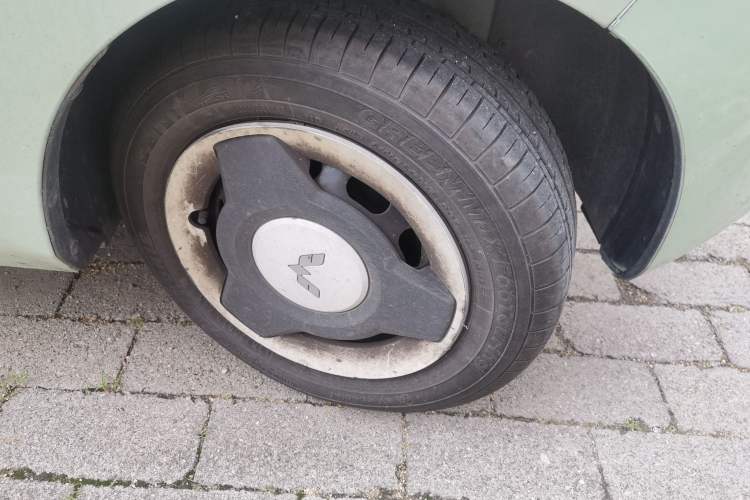 Used Wuling Hongguang MINIEV 2022 Macaron Premium Model – Lithium Iron Phosphate Right Front Wheel Hub