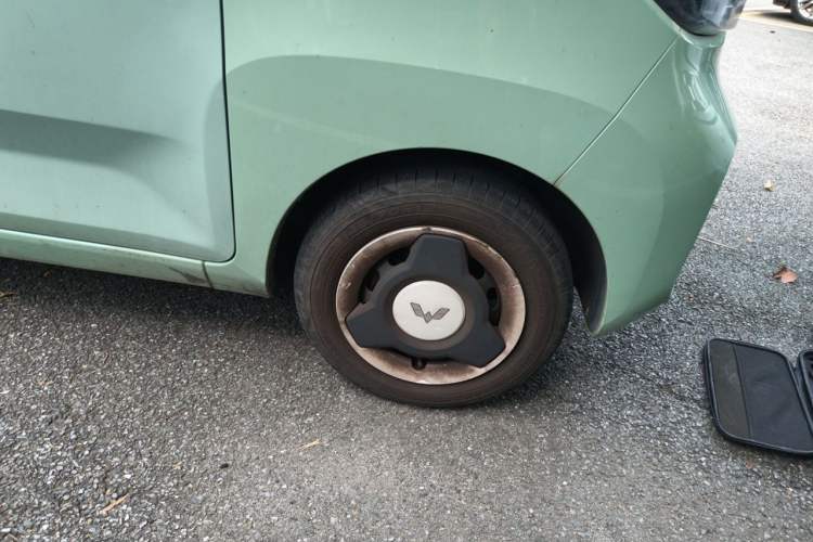 Used Wuling Hongguang MINIEV 2022 Macaron Premium Model – Lithium Iron Phosphate Right Front Wheel Hub