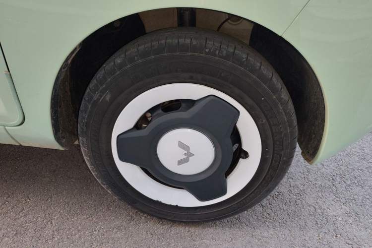 Used Wuling Hongguang MINIEV 2022 Macaron Premium Model – Lithium Iron Phosphate Right Front Wheel Hub