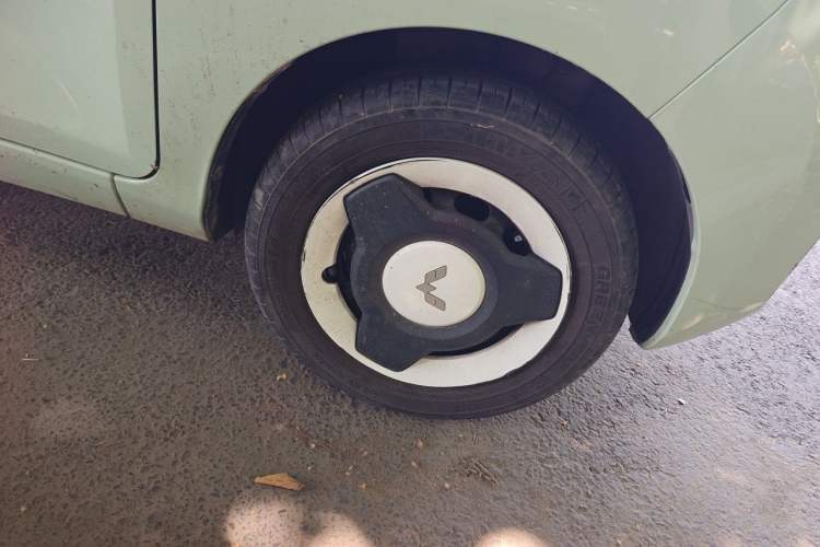Used Wuling Hongguang MINIEV 2022 Macaron Premium Model – Lithium Iron Phosphate Right Front Wheel Hub