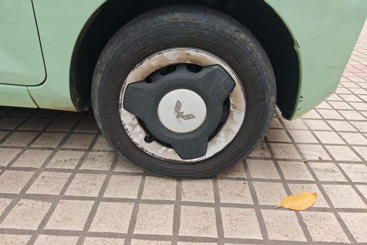 Used Wuling Hongguang MINIEV 2022 Macaron Premium Model – Lithium Iron Phosphate Right Front Wheel Hub