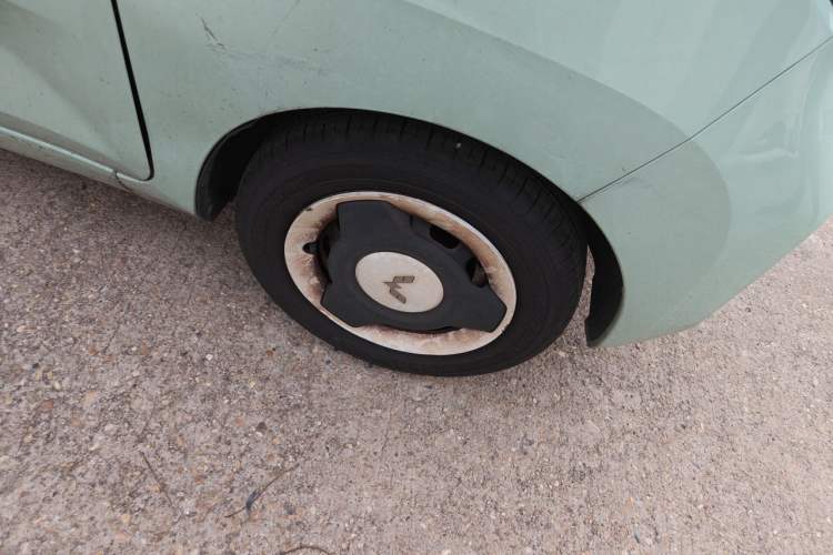 Used Wuling Hongguang MINIEV 2022 Macaron Premium Model – Lithium Ternary Battery Right Front Wheel Hub