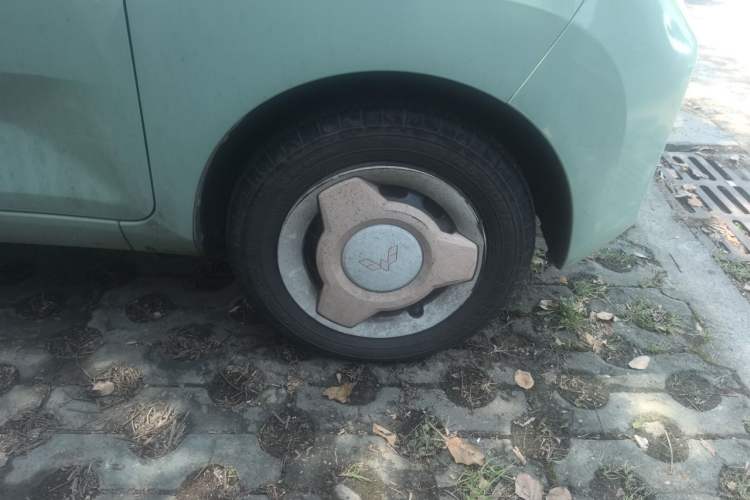Used Wuling Hongguang MINIEV 2022 Macaron Premium Model – Lithium Ternary Battery Right Front Wheel Hub
