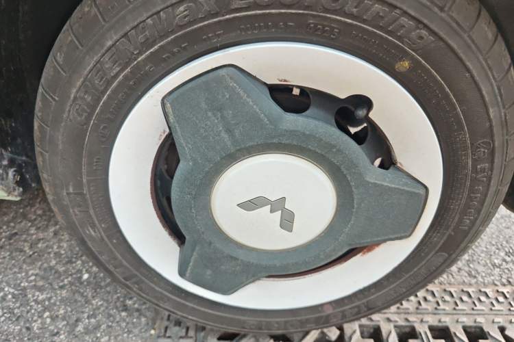 Used Wuling Hongguang MINIEV 2022 Macaron Fashion Model Lithium Iron Phosphate Right Front Wheel Hub