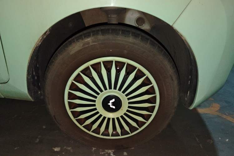 Used Wuling Hongguang MINIEV 2022 Macaron Fashion Model Lithium Iron Phosphate Right Front Wheel Hub