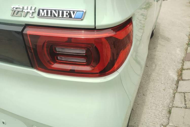 Used Wuling Hongguang MINIEV 2022 Macaron Premium Model – Lithium Iron Phosphate Right Rear Taillight