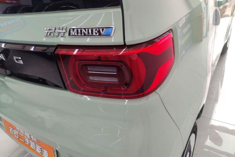 Used Wuling Hongguang MINIEV 2022 Macaron Premium Model – Lithium Iron Phosphate Right Rear Taillight