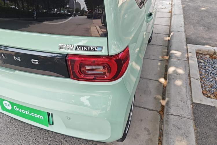 Used Wuling Hongguang MINIEV 2022 Macaron Premium Model – Lithium Iron Phosphate Right Rear Taillight