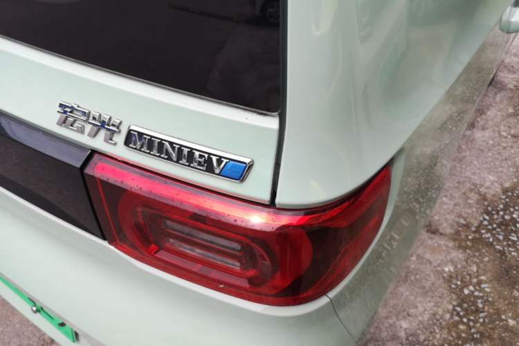 Used Wuling Hongguang MINIEV 2022 Macaron Premium Model – Lithium Iron Phosphate Right Rear Taillight