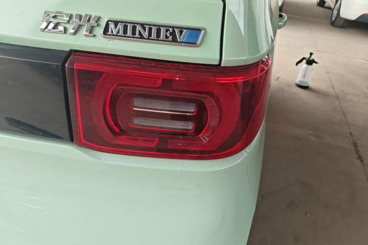 Used Wuling Hongguang MINIEV 2022 Macaron Premium Model – Lithium Iron Phosphate Right Rear Taillight