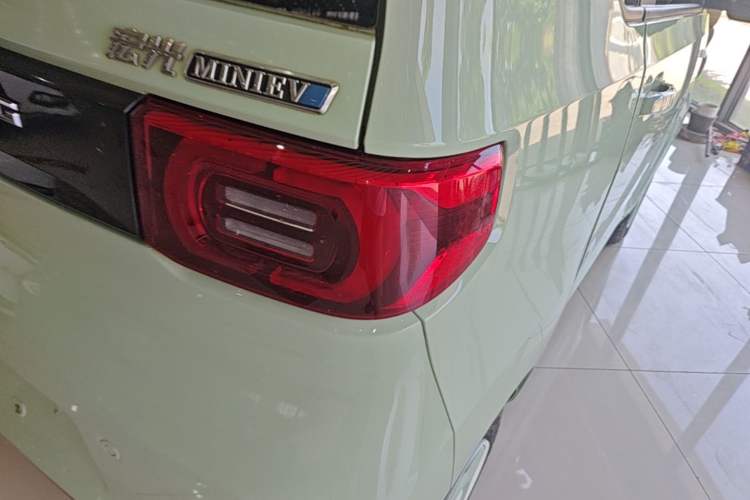 Used Wuling Hongguang MINIEV 2022 Macaron Premium Model – Lithium Iron Phosphate Right Rear Taillight