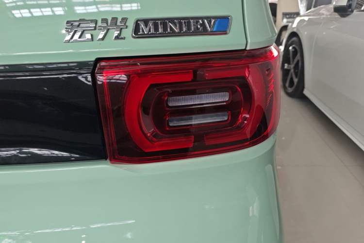 Used Wuling Hongguang MINIEV 2022 Macaron Premium Model – Lithium Iron Phosphate Right Rear Taillight