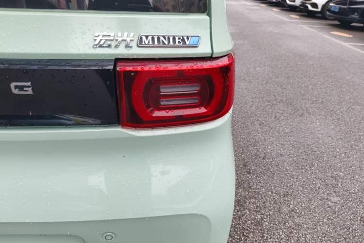 Used Wuling Hongguang MINIEV 2022 Macaron Premium Model – Lithium Ternary Battery Right Rear Taillight