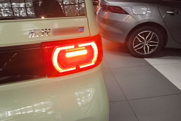 Used Wuling Hongguang MINIEV 2022 Macaron Premium Model – Lithium Iron Phosphate Right Rear Taillight