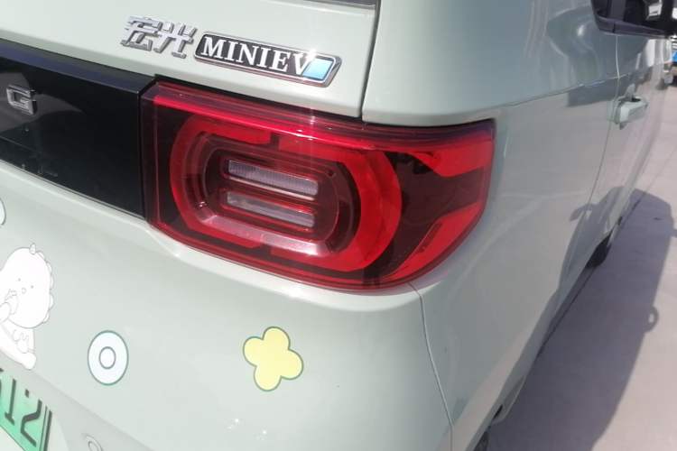 Used Wuling Hongguang MINIEV 2022 Macaron Premium Model – Lithium Iron Phosphate Right Rear Taillight