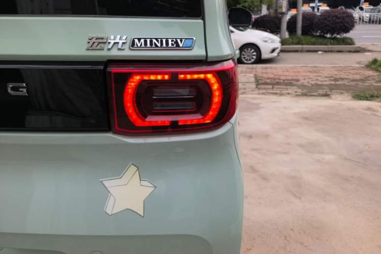 Used Wuling Hongguang MINIEV 2022 Macaron Premium Model – Lithium Iron Phosphate Right Rear Taillight