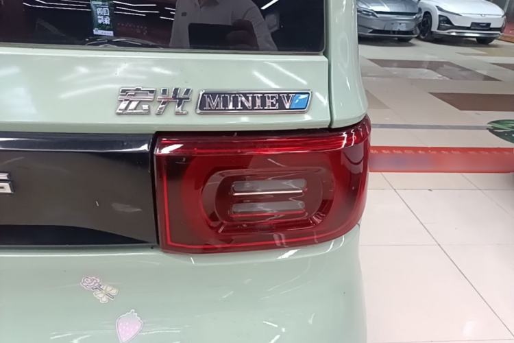 Used Wuling Hongguang MINIEV 2022 Macaron Premium Model – Lithium Ternary Battery Right Rear Taillight