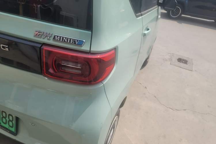 Used Wuling Hongguang MINIEV 2022 Macaron Premium Model – Lithium Iron Phosphate Right Rear Taillight