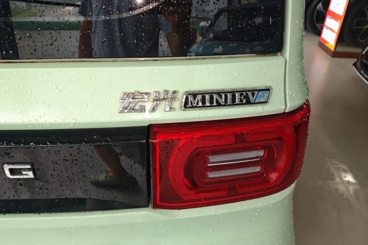 Used Wuling Hongguang MINIEV 2022 Macaron Premium Model – Lithium Iron Phosphate Right Rear Taillight