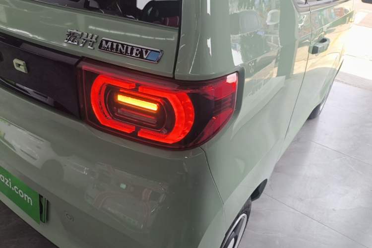 Used Wuling Hongguang MINIEV 2022 Macaron Premium Model – Lithium Iron Phosphate Right Rear Taillight