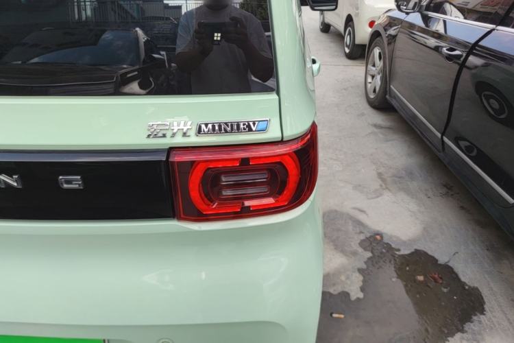 Used Wuling Hongguang MINIEV 2022 Macaron Premium Model – Lithium Iron Phosphate Right Rear Taillight
