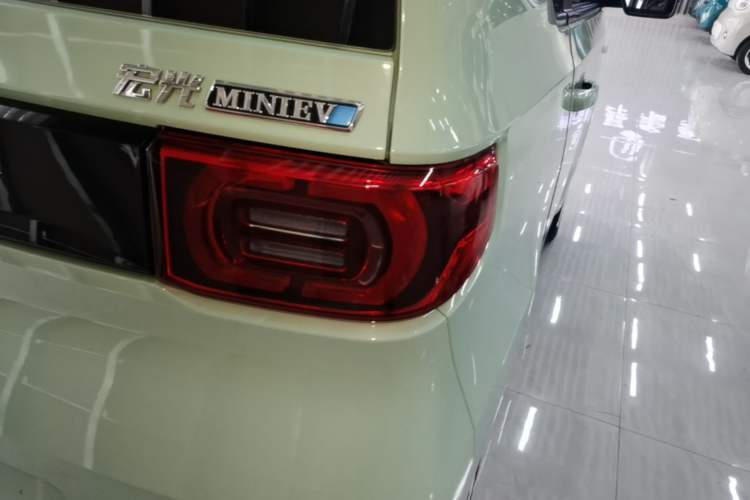 Used Wuling Hongguang MINIEV 2022 Macaron Premium Model – Lithium Iron Phosphate Right Rear Taillight