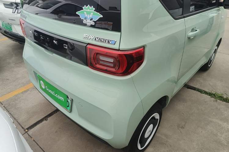 Used Wuling Hongguang MINIEV 2022 Macaron Premium Model – Lithium Iron Phosphate Right Rear Taillight