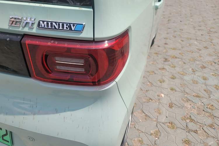 Used Wuling Hongguang MINIEV 2022 Macaron Fashion Model Lithium Iron Phosphate Right Rear Taillight