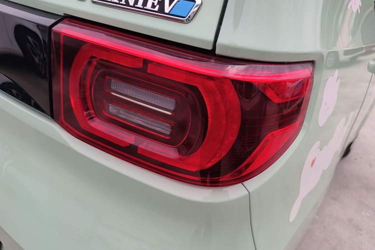 Used Wuling Hongguang MINIEV 2022 Macaron Premium Model – Lithium Iron Phosphate Right Rear Taillight