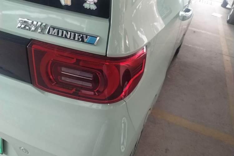 Used Wuling Hongguang MINIEV 2022 Macaron Premium Model – Lithium Iron Phosphate Right Rear Taillight