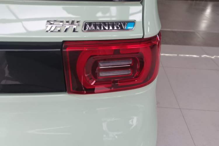 Used Wuling Hongguang MINIEV 2022 Macaron Premium Model – Lithium Iron Phosphate Right Rear Taillight