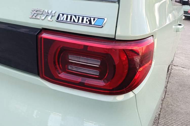 Used Wuling Hongguang MINIEV 2022 Macaron Premium Model – Lithium Iron Phosphate Right Rear Taillight