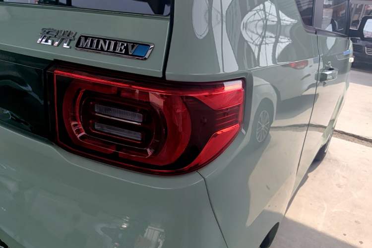 Used Wuling Hongguang MINIEV 2022 Macaron Premium Model – Lithium Iron Phosphate Right Rear Taillight