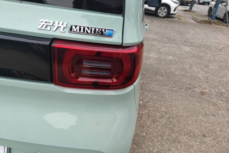 Used Wuling Hongguang MINIEV 2022 Macaron Premium Model – Lithium Iron Phosphate Right Rear Taillight