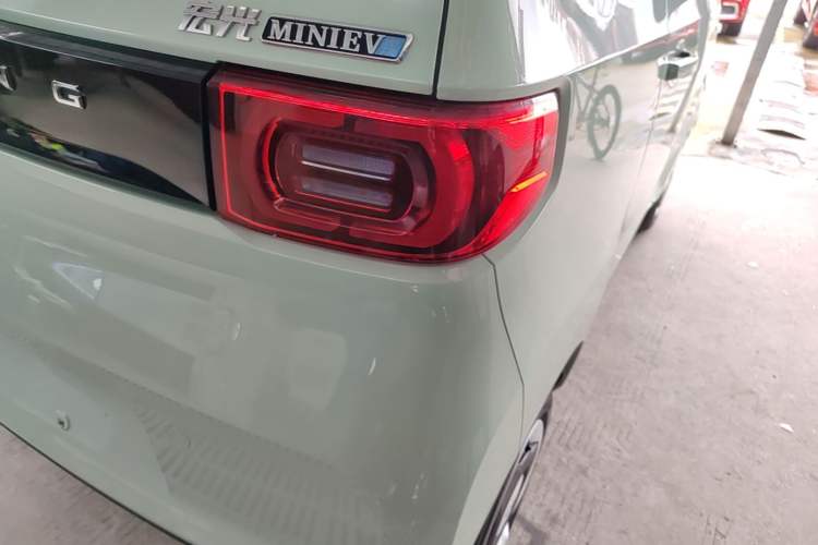 Used Wuling Hongguang MINIEV 2022 Macaron Premium Model – Lithium Iron Phosphate Right Rear Taillight