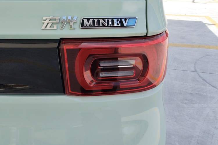 Used Wuling Hongguang MINIEV 2022 Macaron Premium Model – Lithium Iron Phosphate Right Rear Taillight