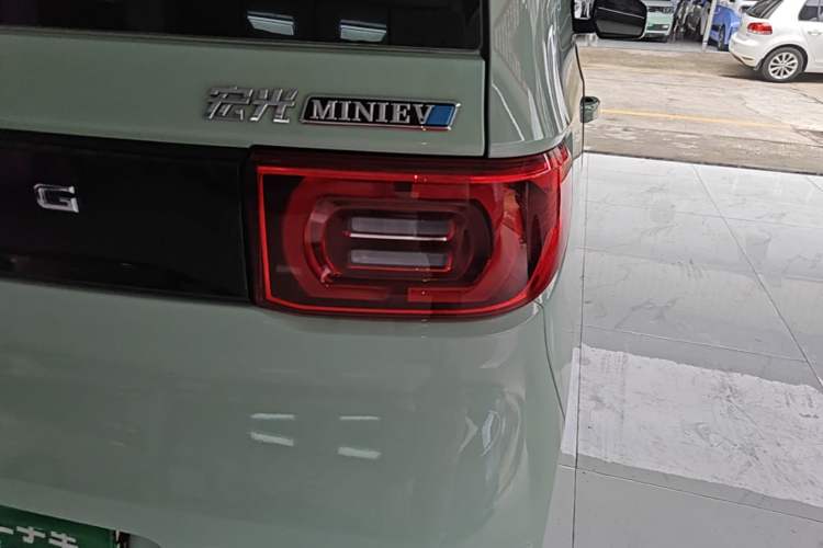 Used Wuling Hongguang MINIEV 2022 Macaron Premium Model – Lithium Iron Phosphate Right Rear Taillight