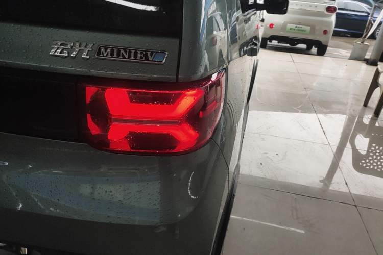 Used Wuling Hongguang MINIEV 2022 GAMEBOY 300km Enthusiast Model with Lithium Iron Phosphate Right Rear Taillight