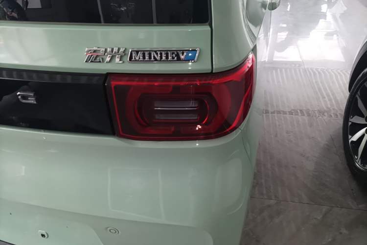 Used Wuling Hongguang MINIEV 2022 Macaron Fashion Edition Lithium-Nickel-Cobalt-Alpha-oxide Right Rear Taillight