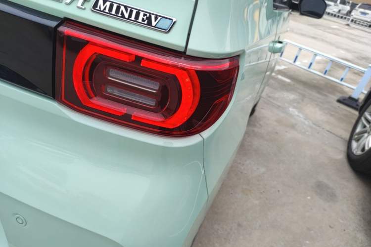 Used Wuling Hongguang MINIEV 2022 Macaron Premium Model – Lithium Ternary Battery Right Rear Taillight