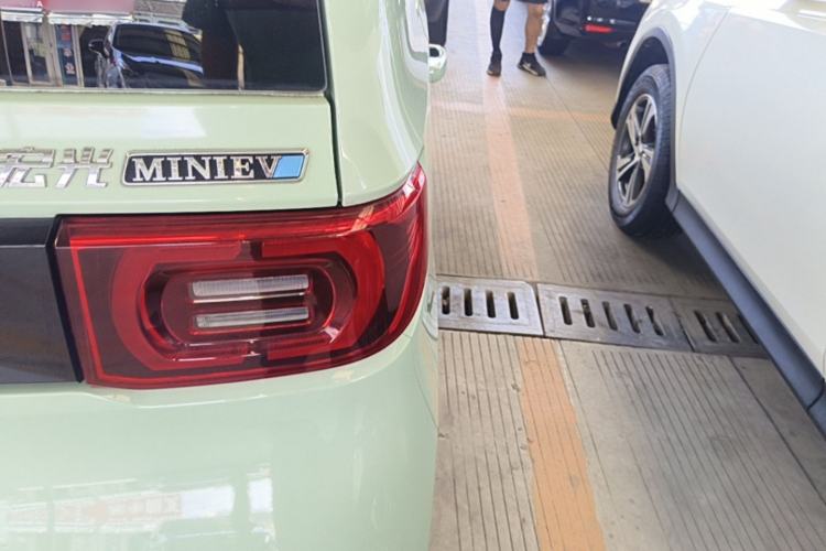 Used Wuling Hongguang MINIEV 2022 Macaron Premium Model – Lithium Iron Phosphate Right Rear Taillight